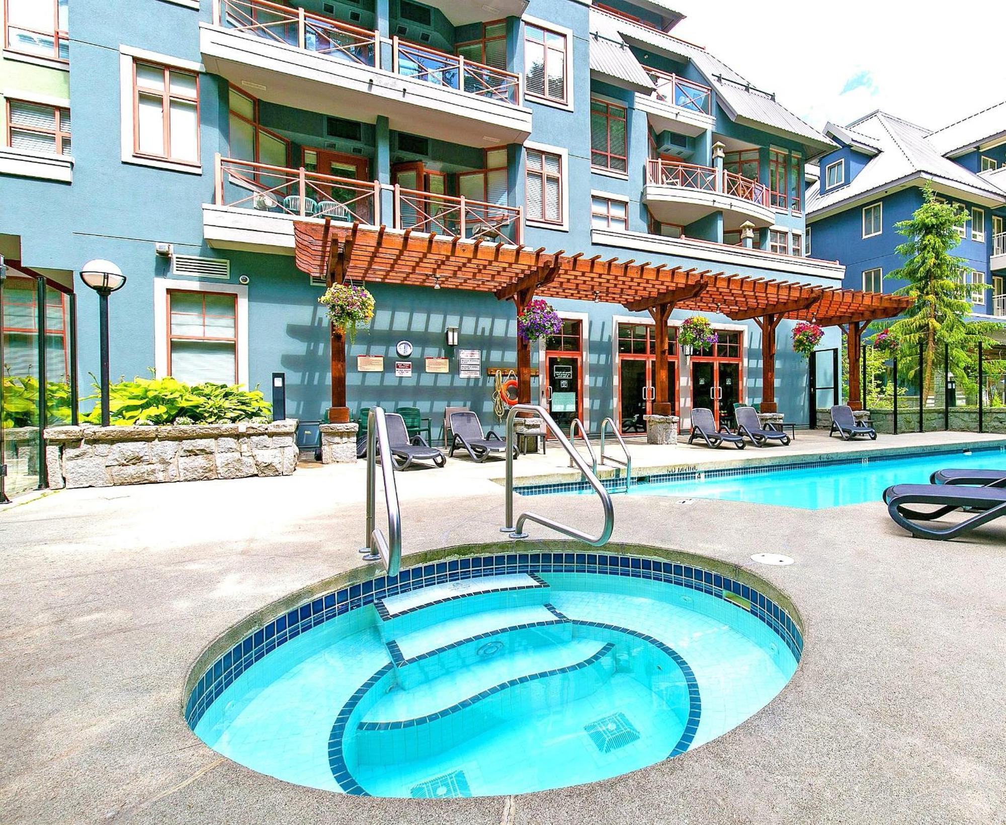 Alpenglow Lodge Sunny Studio With Sitting Area By Mva Whistler Exterior foto